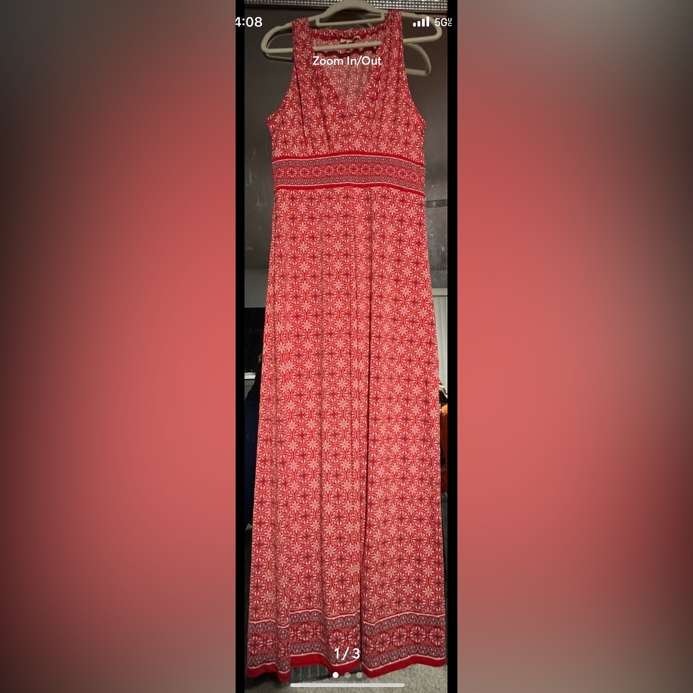 Max Studio woman junior bohemian Red & White Maxi long dress. Size Medium